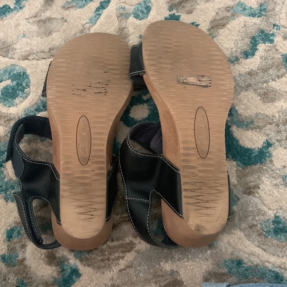 Clark sandals size 8.5-worn once! - Picture 3 of 3